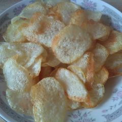 A picture of Crisps/potato chips.