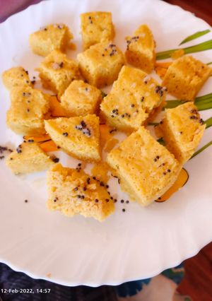 ખમણ (Khaman Recipe In Gujarati) રેસીપી મુખ્ય ફોટો