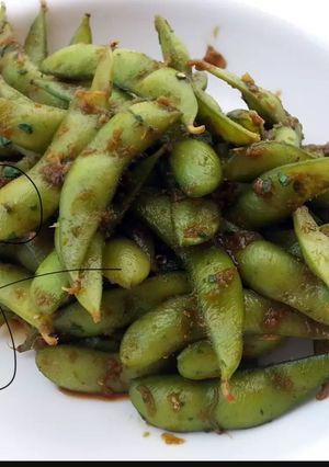 A picture of Edamame Bean With Soy Vinegar Sauce.