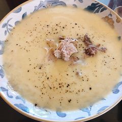 A picture of Greek Chicken soup avgolemono.