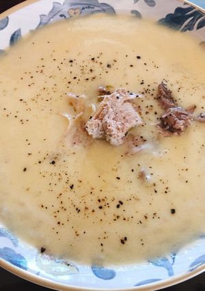 A picture of Greek Chicken soup avgolemono.