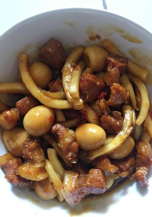 Hình của món Thịt kho tàu.