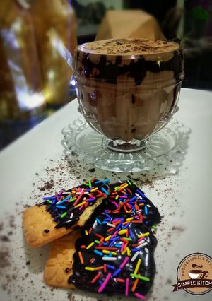 A picture of Mocha coffee with choco cookies.