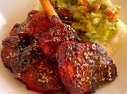 Una foto de cerdo en salsa de panela