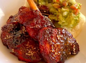 Una foto de Costillas de cerdo ahumadas en bbq con panela y ron