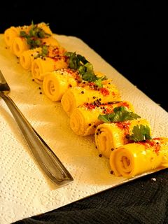 ખાંડવી (Khandvi Recipe In Gujarati) રેસીપી મુખ્ય ફોટો