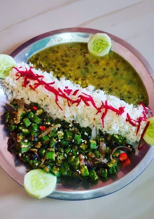 A picture of Dal and Rice.