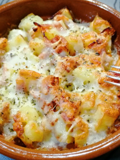 Una foto de Patatas con bacon y mozzarella