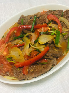 Una foto de Encebollado de Churrasco con Jugo de  limón 🥩🍋