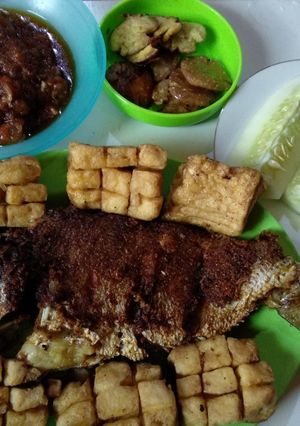 Foto resep Ikan goreng ketumbar sambal bawang (paket komplit)