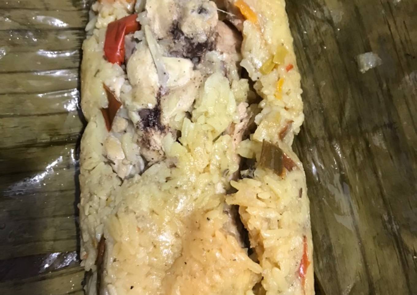 Tamales de arroz y masa con cerdo y pollo