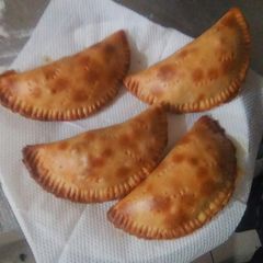 A picture of Chicken meat pie.