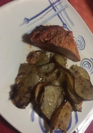 Una foto de Plateada y papas al horno