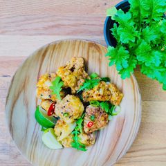 A picture of Wasabi Crispy Cauliflower with Green Dip 🌱.