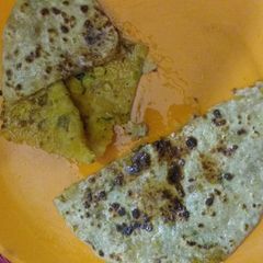 A picture of Pyaaz Tamatar Ka Delecious Parantha.