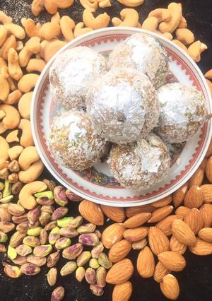 A picture of Channa Daal and Khajoor Halwa and laddoos.
