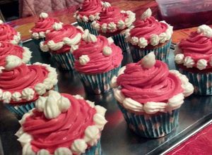 Una foto de Cupcakes de leche merengada con decorado navideño 🎄🎄