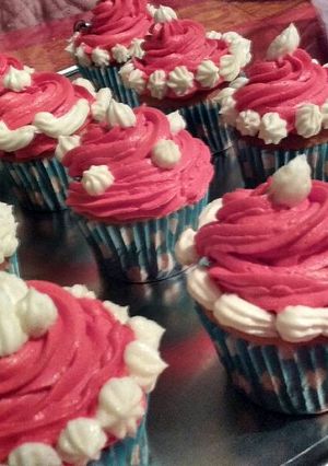 Una foto de Cupcakes de leche merengada con decorado navideño 🎄🎄