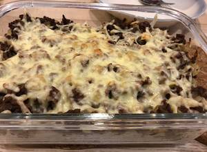 https://img-global.cpcdn.com/recipes/b2ba89dcde8bb662/300x220cq70/baked-rice-with-cheese-and-minced-meat-recipe-main-photo.jpg