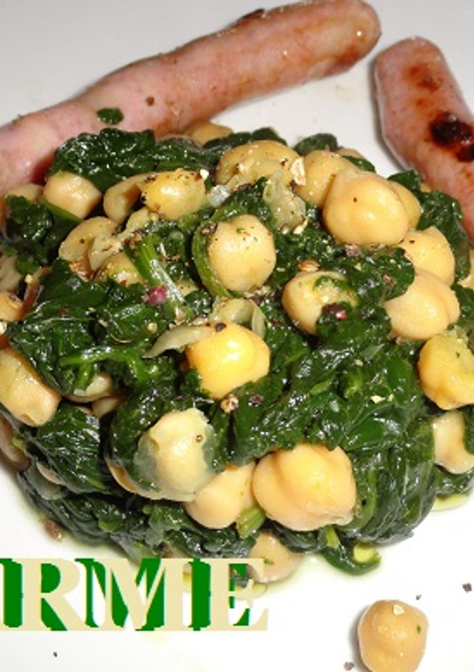 Una foto de Espinacas con garbanzos y salchichas