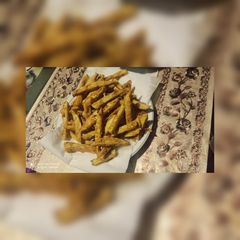 A picture of Fried potatoes wedges.