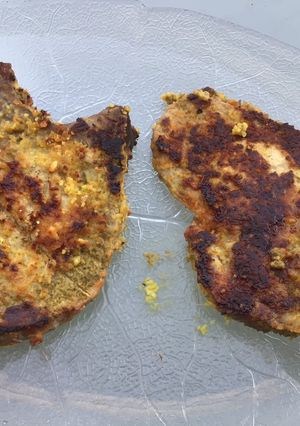 Une photo de Côtes de porc panées au pesto et moutarde (recette plancha)