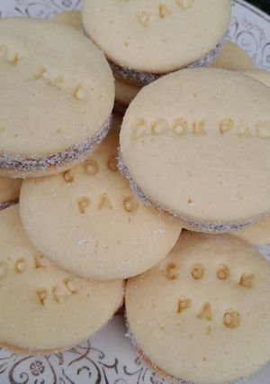 Una foto de Alfajor de pasta frola 🍘🩷