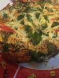 Tortilla de huevo con espinacas y tómate