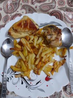 عکسی از دستور سیب زمینی و مرغ سرخ شده