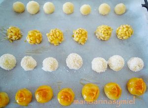 Una foto de Panellets de piñones, coco, azúcar y naranja confitada