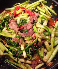 rau cần xào cà chua