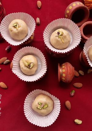 A picture of Sattu Ladoo.