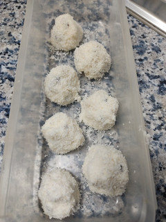 Una foto de Trufas de coco saludables