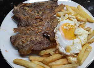 Una foto de Bife al ajito