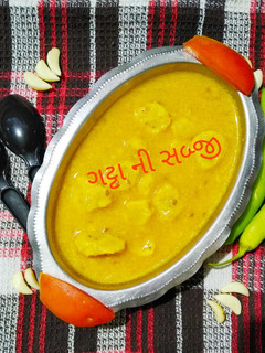 બેસન ગટ્ટા સબ્જી (Besan Gatta Sabji Recipe In Gujarati) રેસીપી મુખ્ય ફોટો
