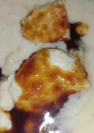 A picture of Dahi bhalle.