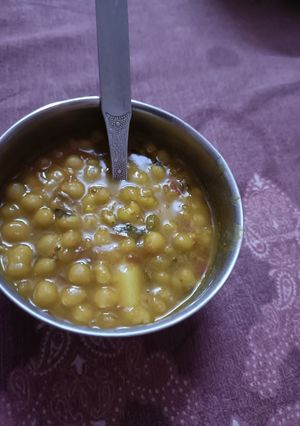 मटर आलू (matar aloo recipe in Hindi) रेसिपी मुख्य फोटो