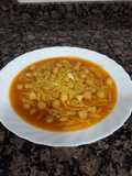 Sopa de cocido con garbanzos sofrito y picada