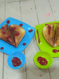 ટોસ્ટ સેન્ડવિચ (Toast Sandwich Recipe In Gujarati) રેસીપી મુખ્ય ફોટો