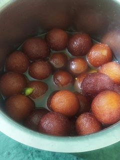 गुलाब जामुन (gulab jamun recipe in Hindi) रेसिपी मुख्य फोटो