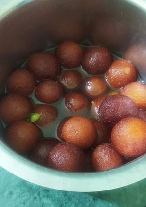 गुलाब जामुन (gulab jamun recipe in Hindi) रेसिपी मुख्य फोटो