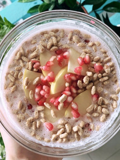 Una foto de Yogur griego con fresas y demás