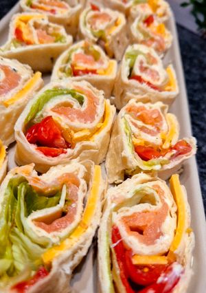 Une photo de Wraps saumon crudités cheddar