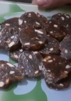A picture of Navratri khajur burfi.