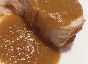 Foto principal de Redondo de pollo relleno con salsa española