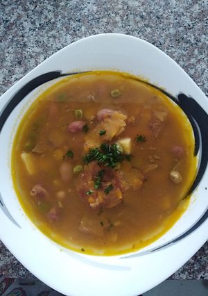 Una foto de Sopa de plátano frito /patacones