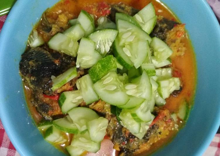 Bagaimana Membuat Lele bumbu rujak Timun, Bisa Manjain Lidah