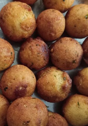 A picture of Crispy Gulab jamun Balls.