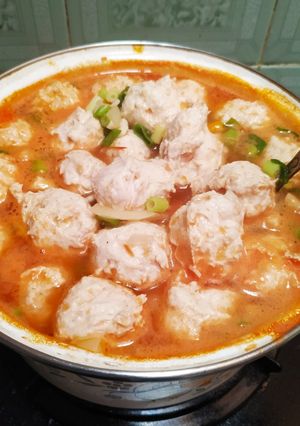 Foto resep SUP MERAH BOLA-BOLA AYAM🥕🍅