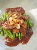 French Long Bean with Beef and Homemade Gravy
